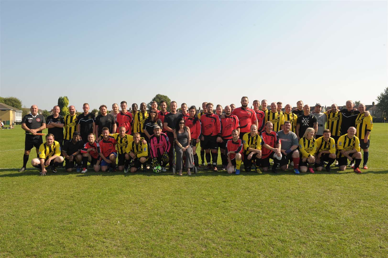 Broomfield Park, Broomfield Road, Swanscombe..Charity football match & raffle for Julie Wakefield..Teams: Swanscombe Tigers Parents (red) v Swanscombe Tigers Managers/coaches (yellow)..Picture: Steve Crispe. (3920093)