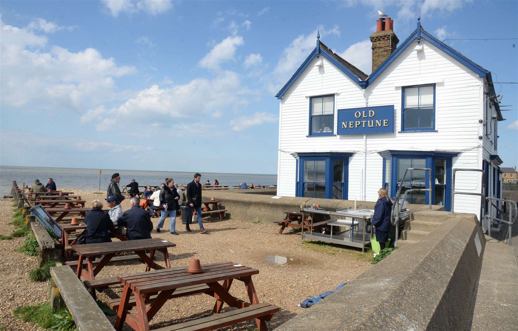 Right on the beach, this intimate Victorian inn with period decor offers pub-grub, plus live music and Sheps ales