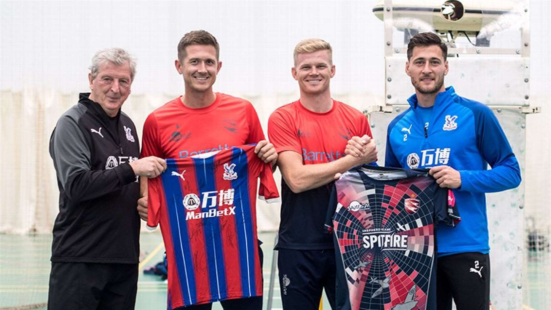 Kent's Sam Billings and Joe Denly pose with Crystal Palace manager Roy Hodgson and defender Joel Ward. Picture: CPFC/Seb Frej (19444064)