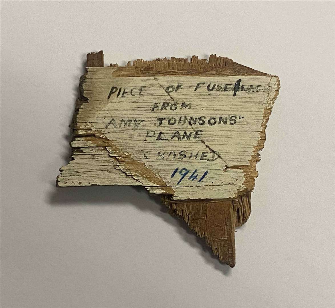 Back of fragment, with Ronald Clark's writing. Photo: Hansons Auctioneers