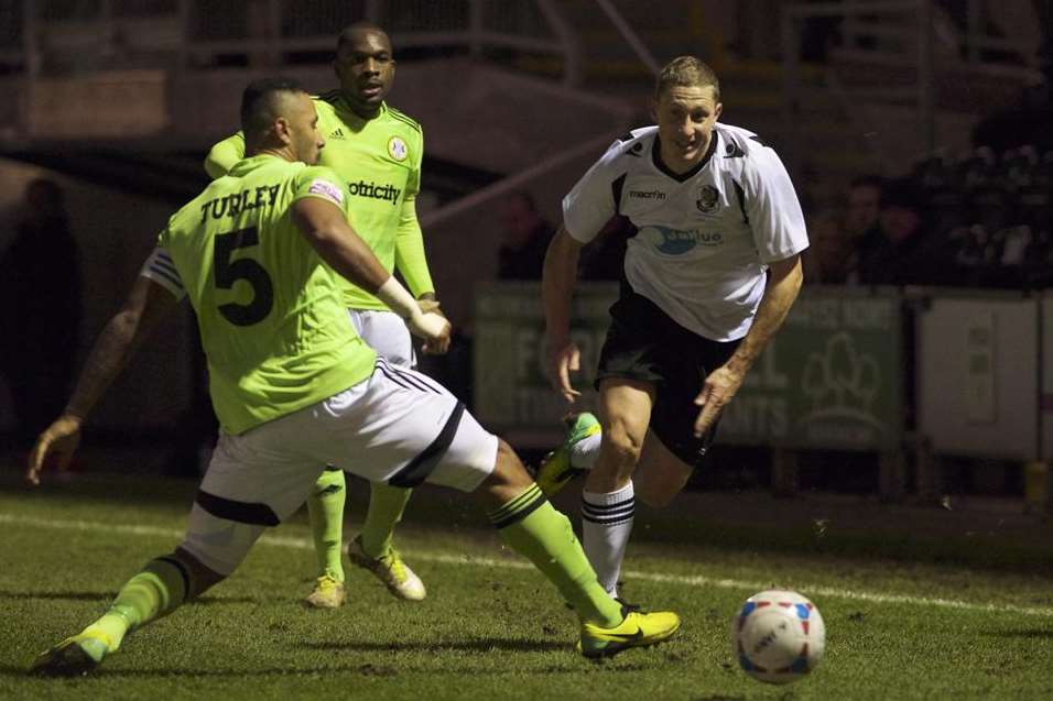 On-loan winger Dave Martin gets down the Dartford left (Pic: Andy Payton)