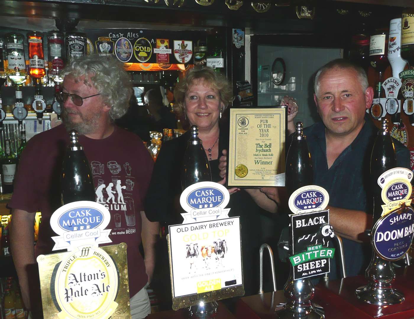Mark and Vanda with a pub of the year award in 2010