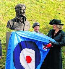 Duchess unveils memorial