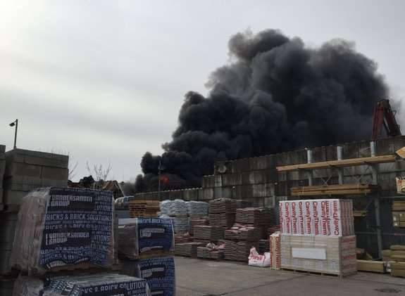 The fire is causing a huge pall of smoke. Picture: @tweetjamesb