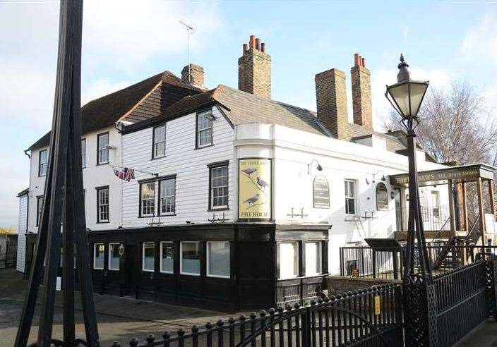 The historic Three Daws pub overlooks the Thames sitting between West Street and Town Pier in Gravesend