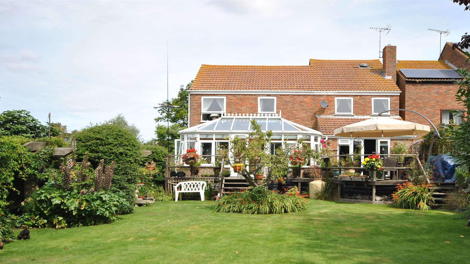 A conservatory for all seasons at Conyer