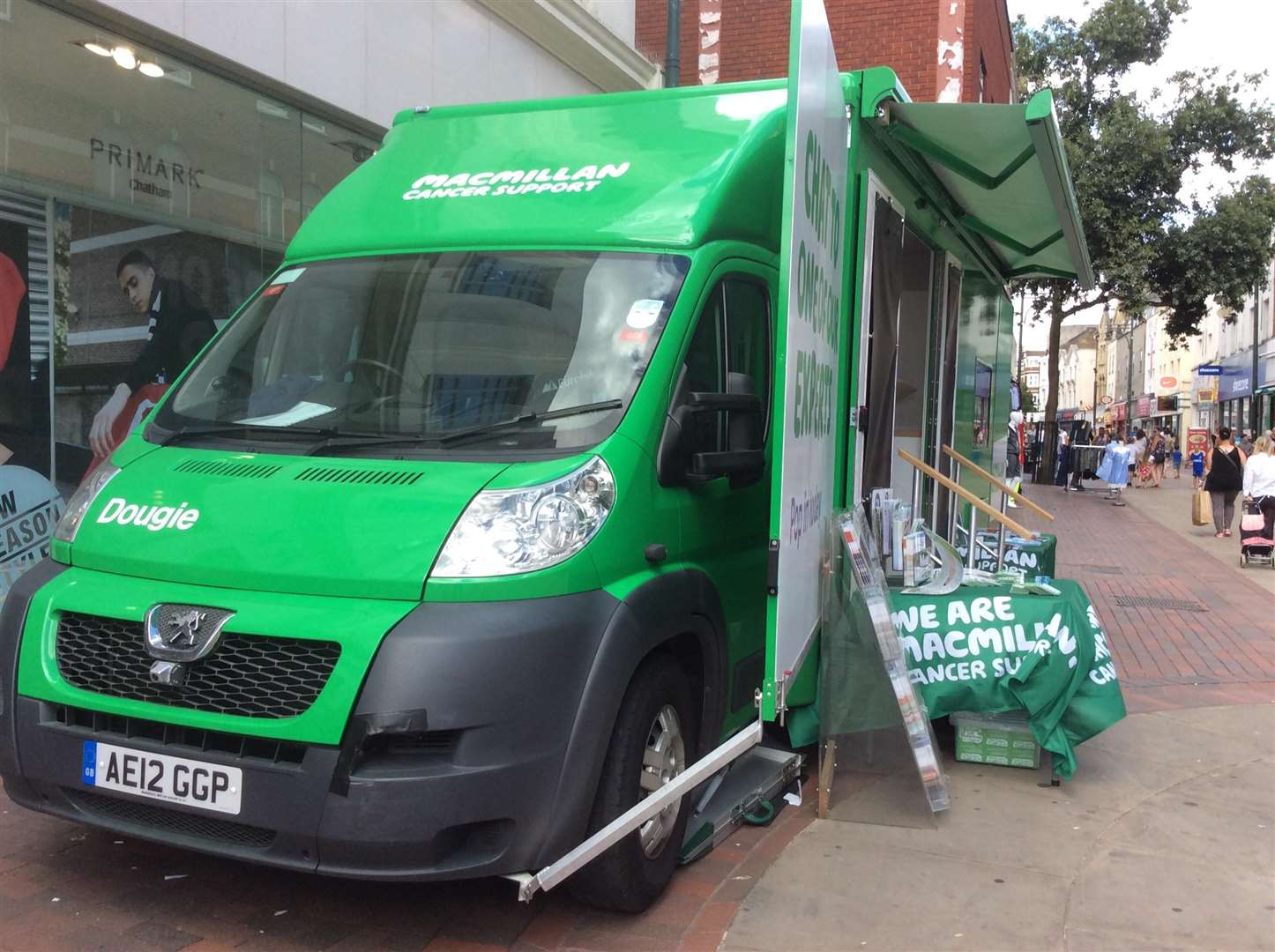 Macmillan's mobile bus Dougie rolls into Kent with free information and support (4299863)
