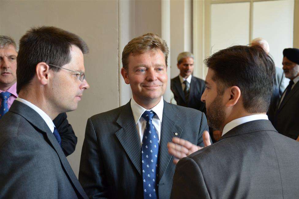 Craig Mackinlay meets community leaders in Gravesend on the campaign trail