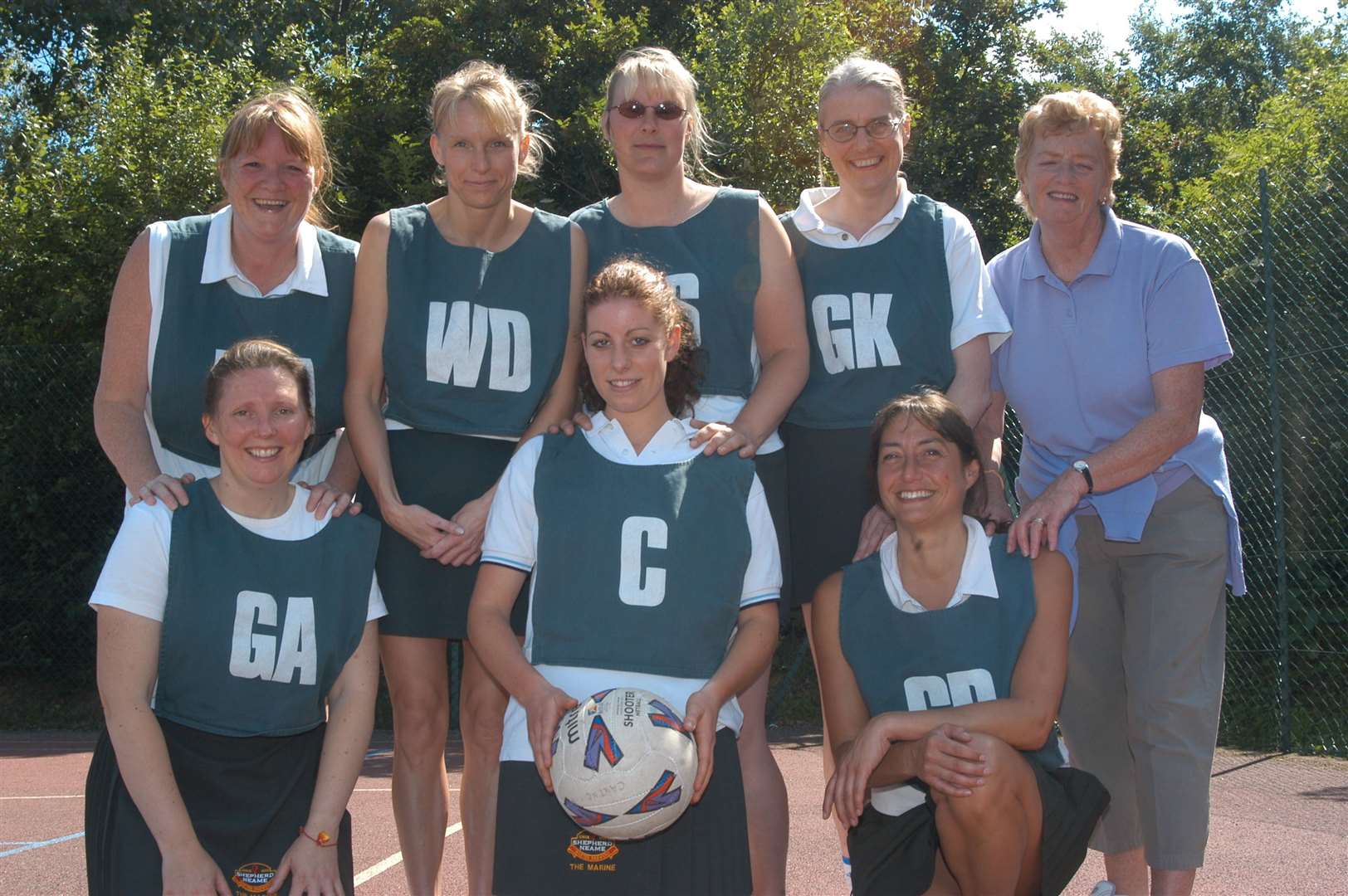 Team picture of Canterbury netball club in 2004, with president of the league Margaret Ansted.