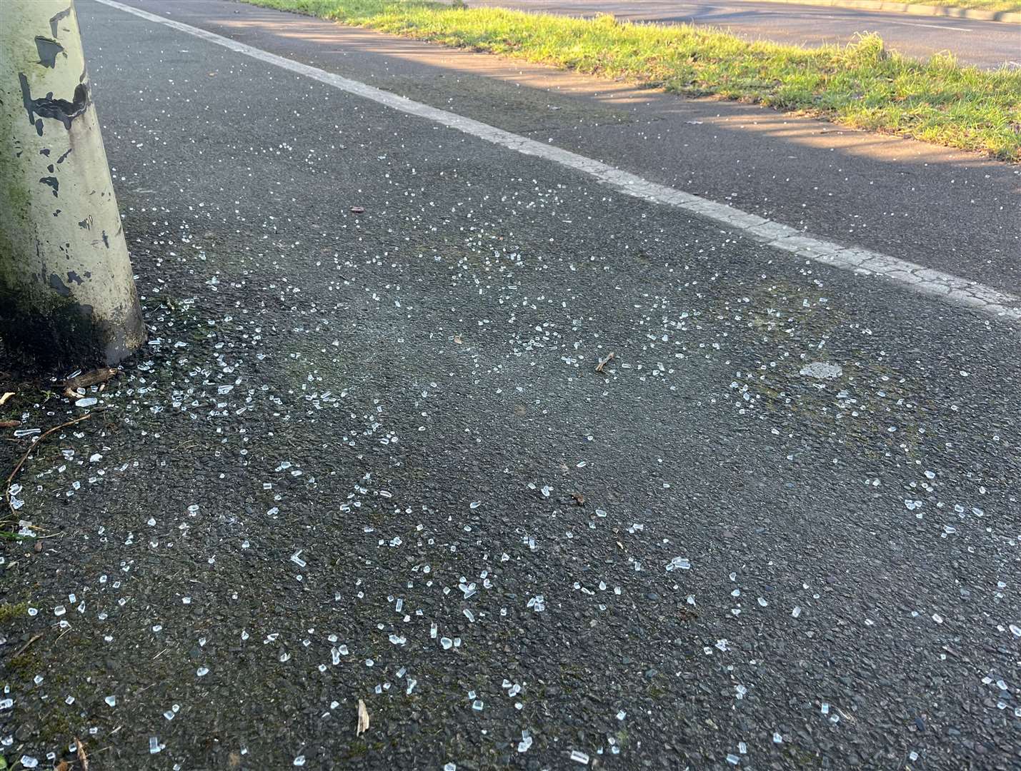 Four street lamps in Kennington were smashed leaving glass shards scattered on the pavement