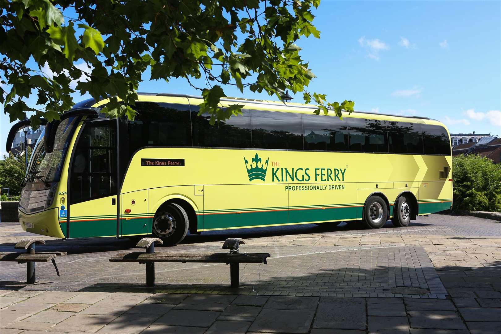 One of The Kings Ferry's luxury coach fleet