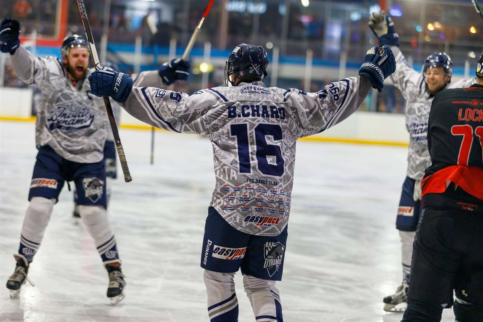 Invicta Dyamos beat Chelmsford Chieftains 11-9 on aggregate in the NIHL  Southern play-off quater-finals