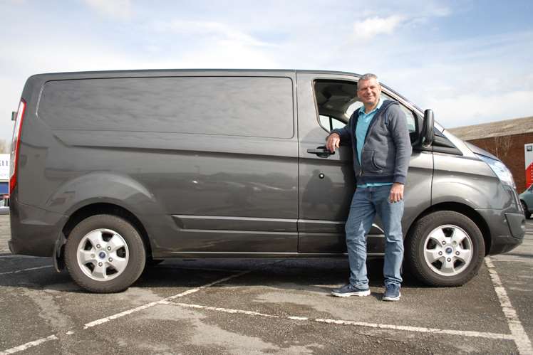 Ramsgate painter, decorator and general all-round handyman Peter Curtis has been to star in the new TV advert for vehicle leasing company Vanarama.