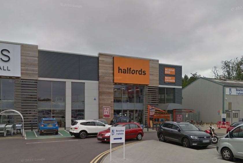 Police were called to Halfords at Tonbridge Retail Park in Cannon Lane. Photo: Google