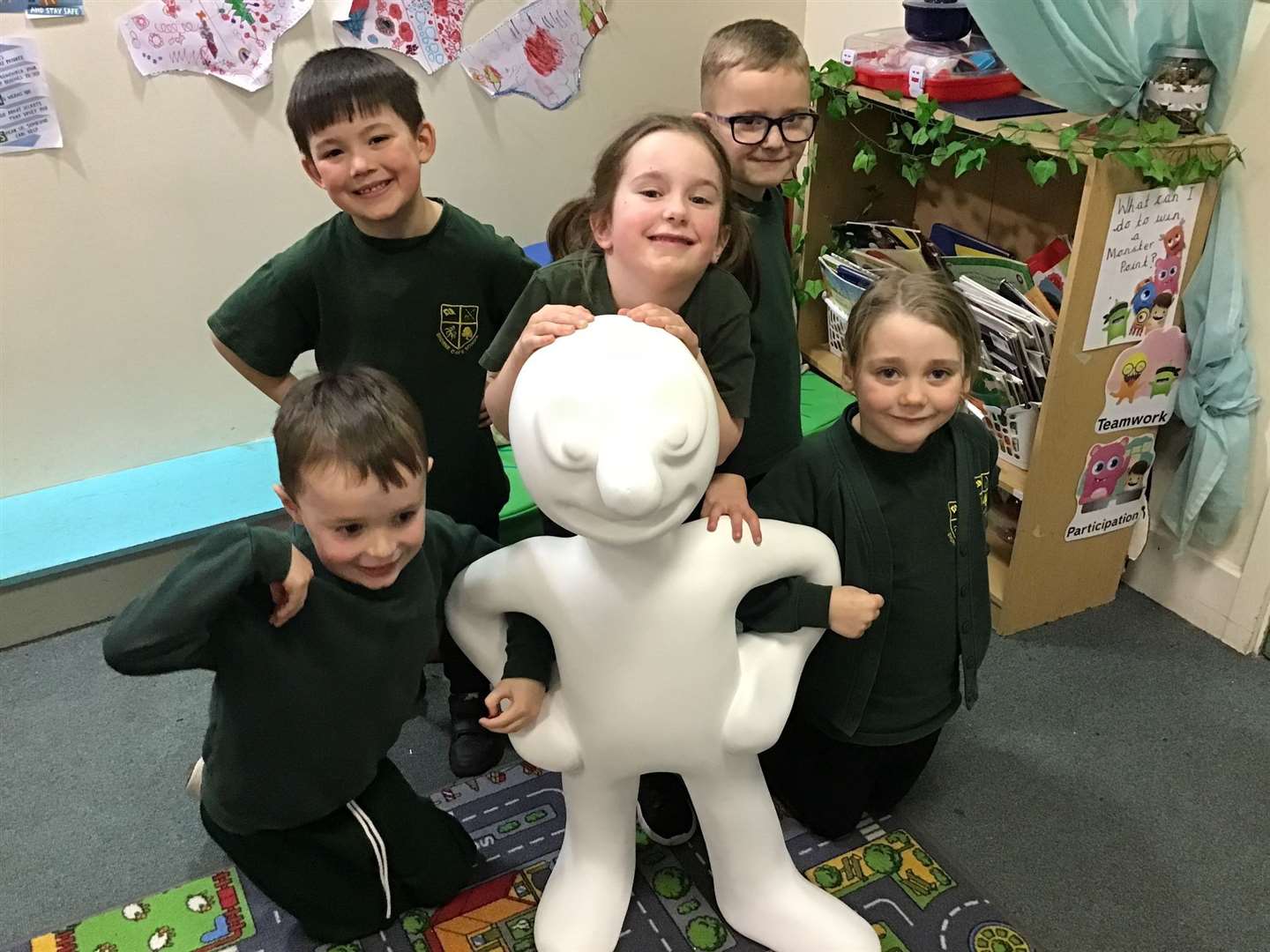 Shorne Church of England Primary School children with the blank ‘Mini Morph’ sculpture