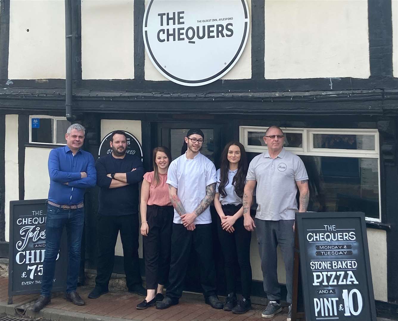 The team at the Chequers in Aylesford (31799243)