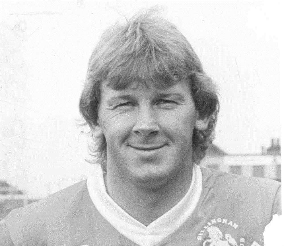 Former Gillingham striker Dave Shearer has died at the age of 63
