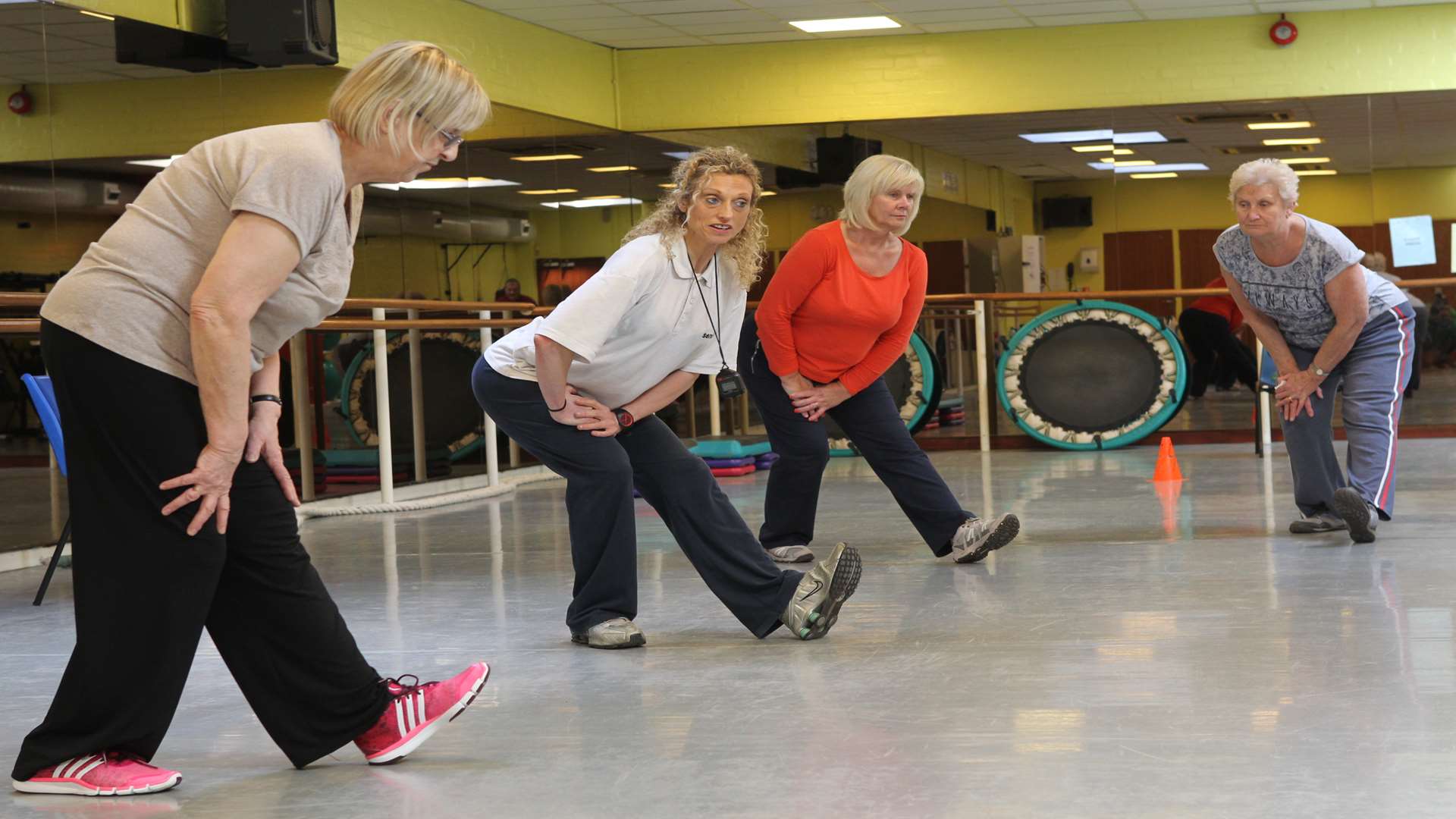 Cardiac rehabilitation patients carry out light exercises