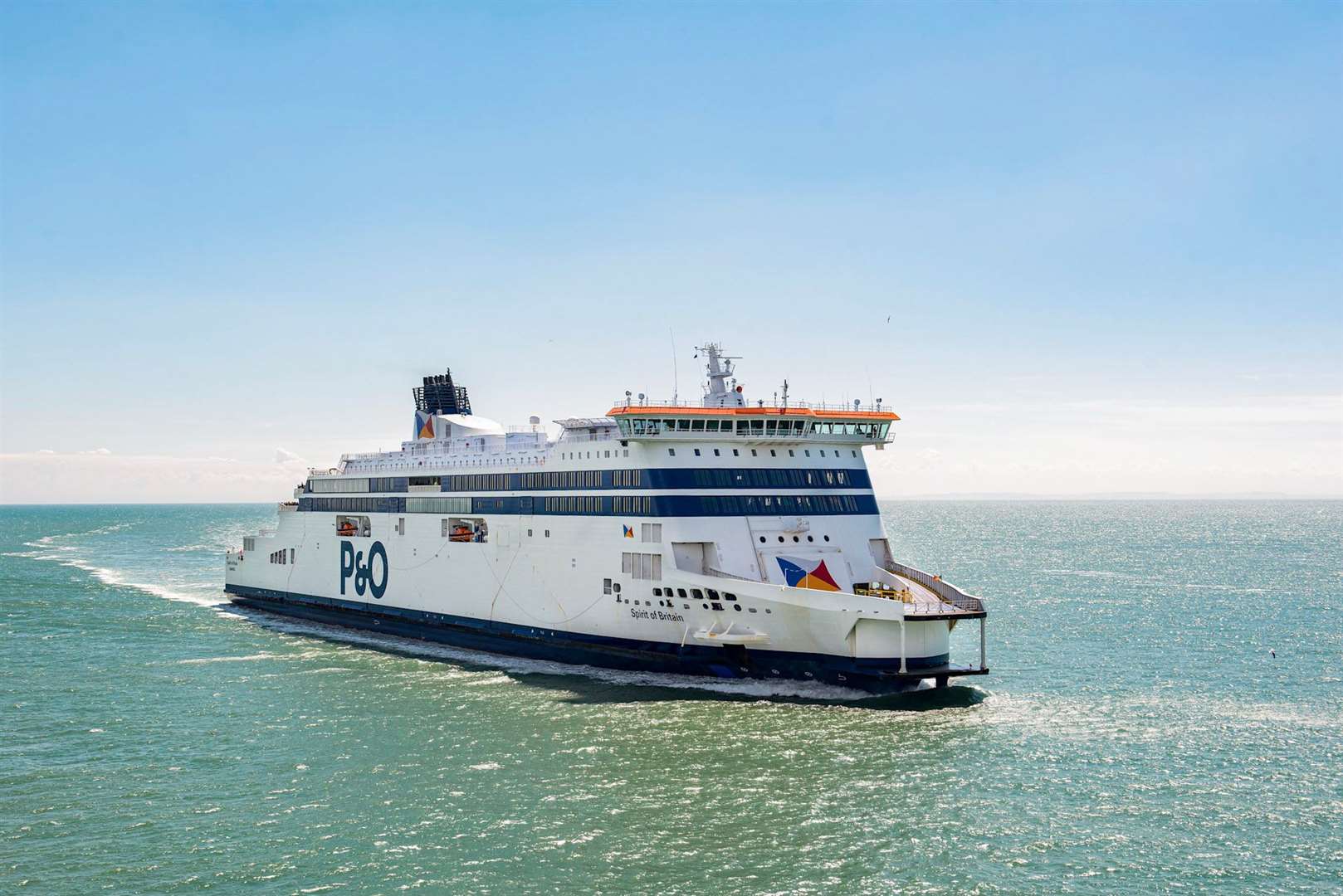 P&O Ferries has spent £230m on two new hybrid ships which they cannot charge at the docks