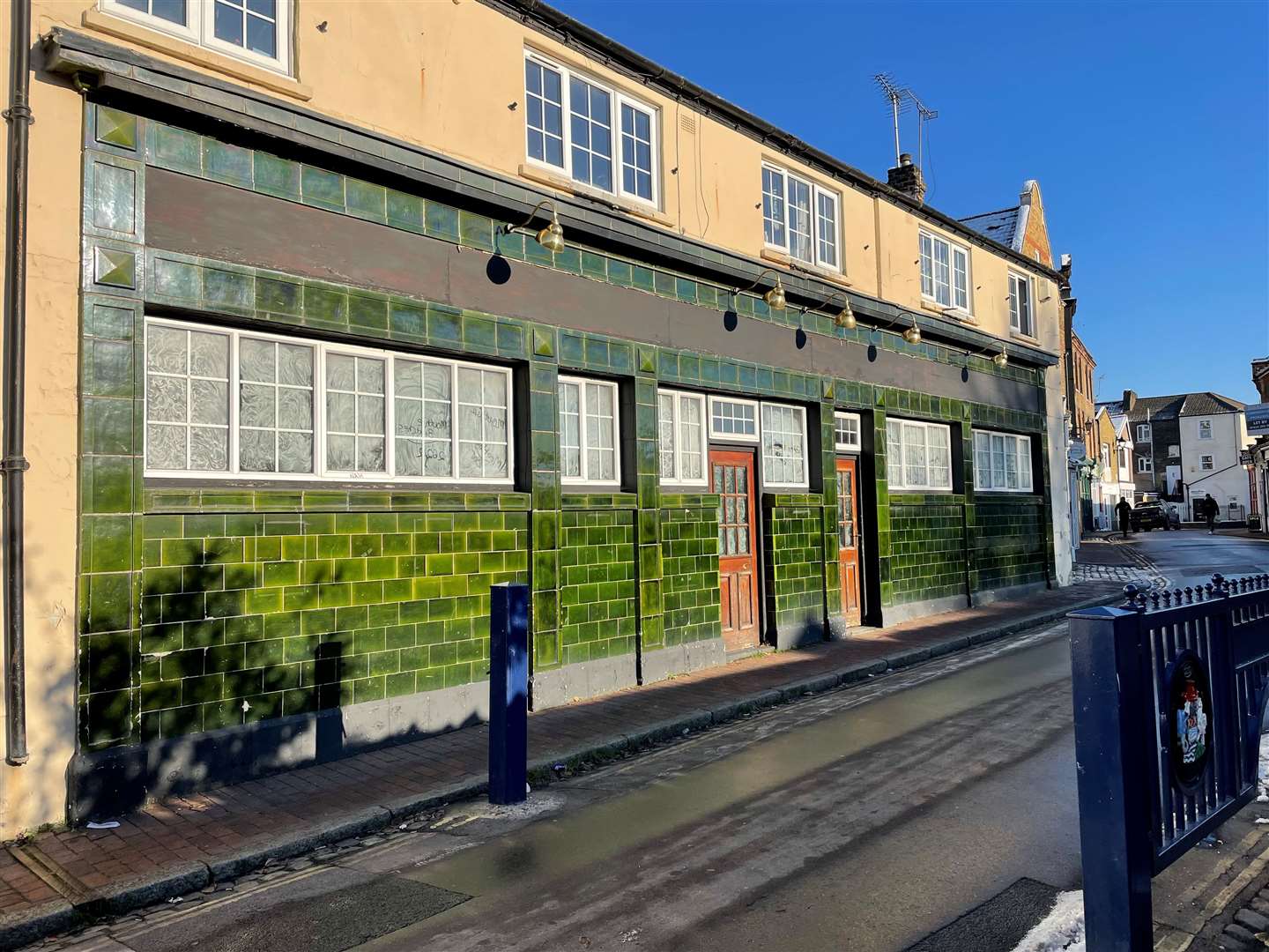 The former Manor Shades pub is up for let