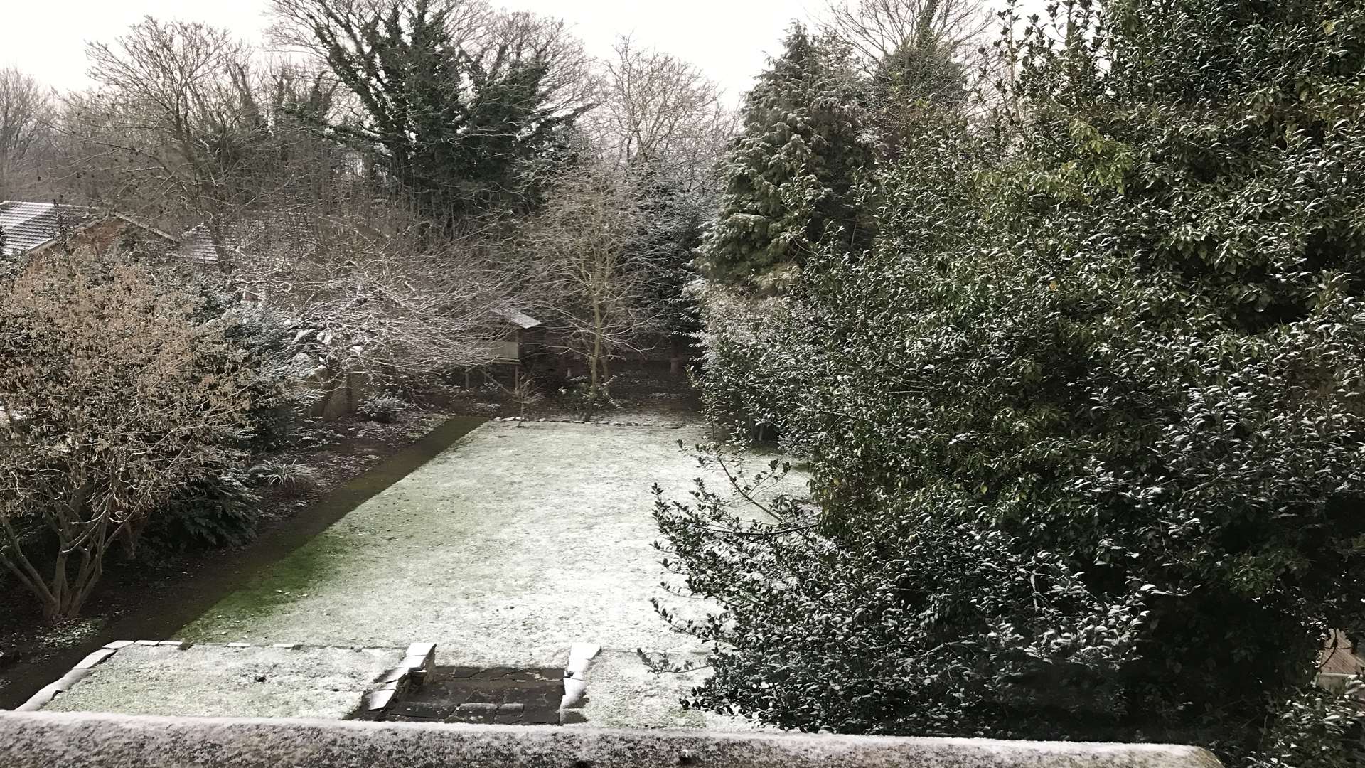 Very light snowfall in Maidstone