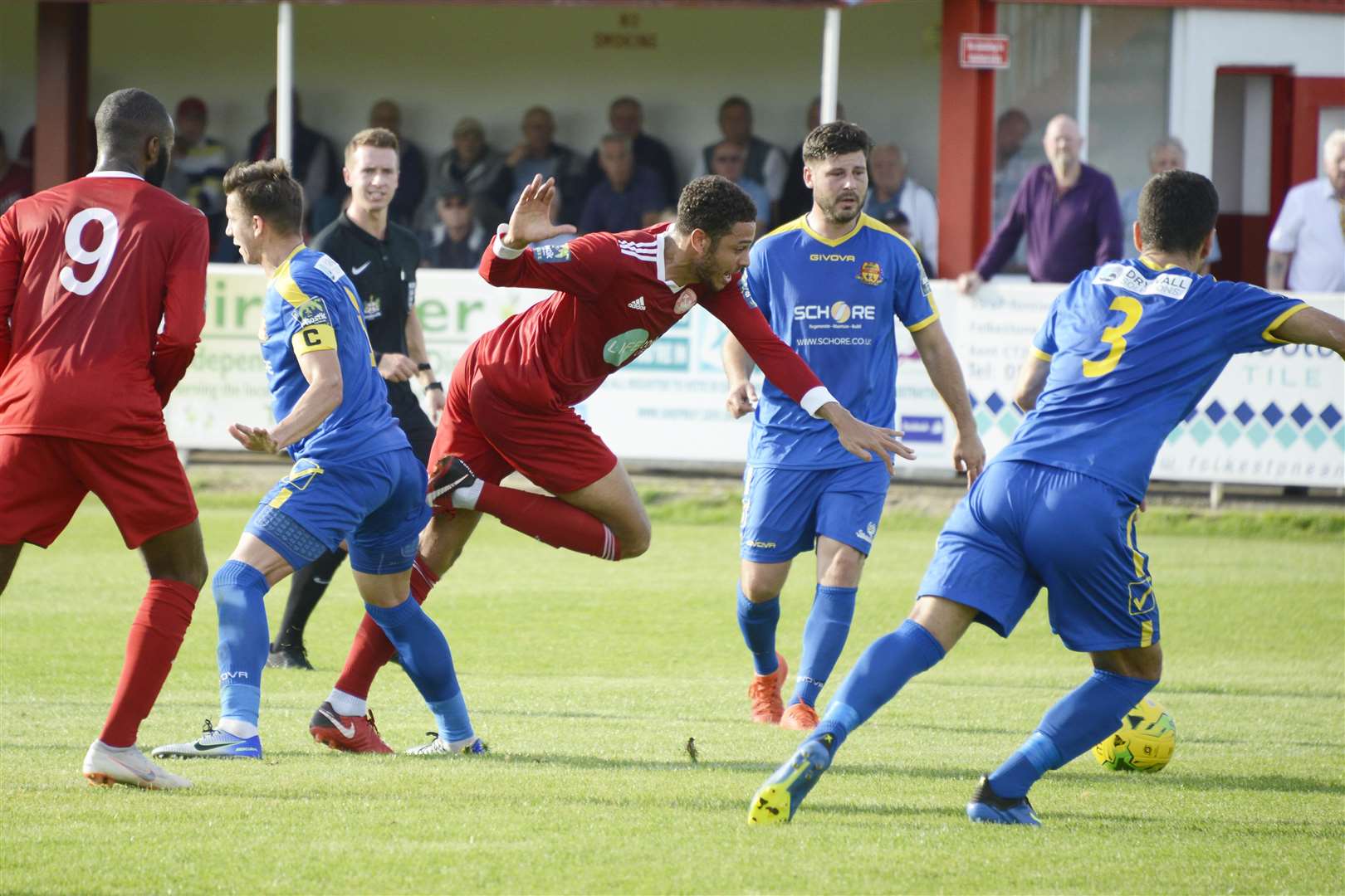 Zach Fagan battles through the FC Romania defence on his Hythe debut Picture: Paul Amos