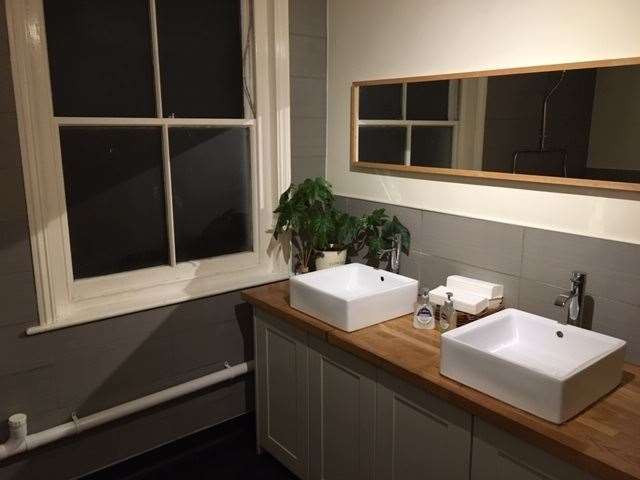 The gents in the Queen's Inn is well presented and even had a pot plant in one corner