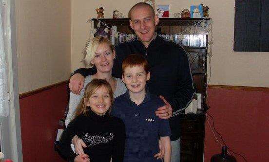 Jodie Christie pictured with her husband David and children Nicole and Callum (4813713)