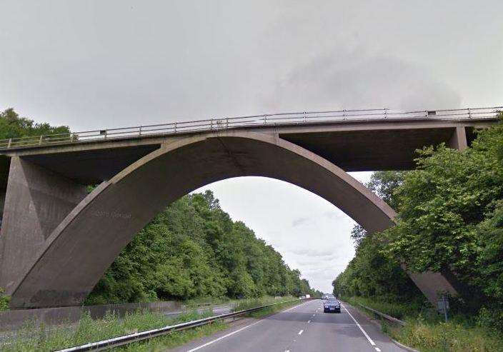 Gracious Lane bridge in Sevenoaks (7268847)