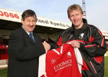 Graham Hobbins, left, welcoming Adrian Pennock to Welling when the latter became manager in January 2005. Picture: ANDY BARNES