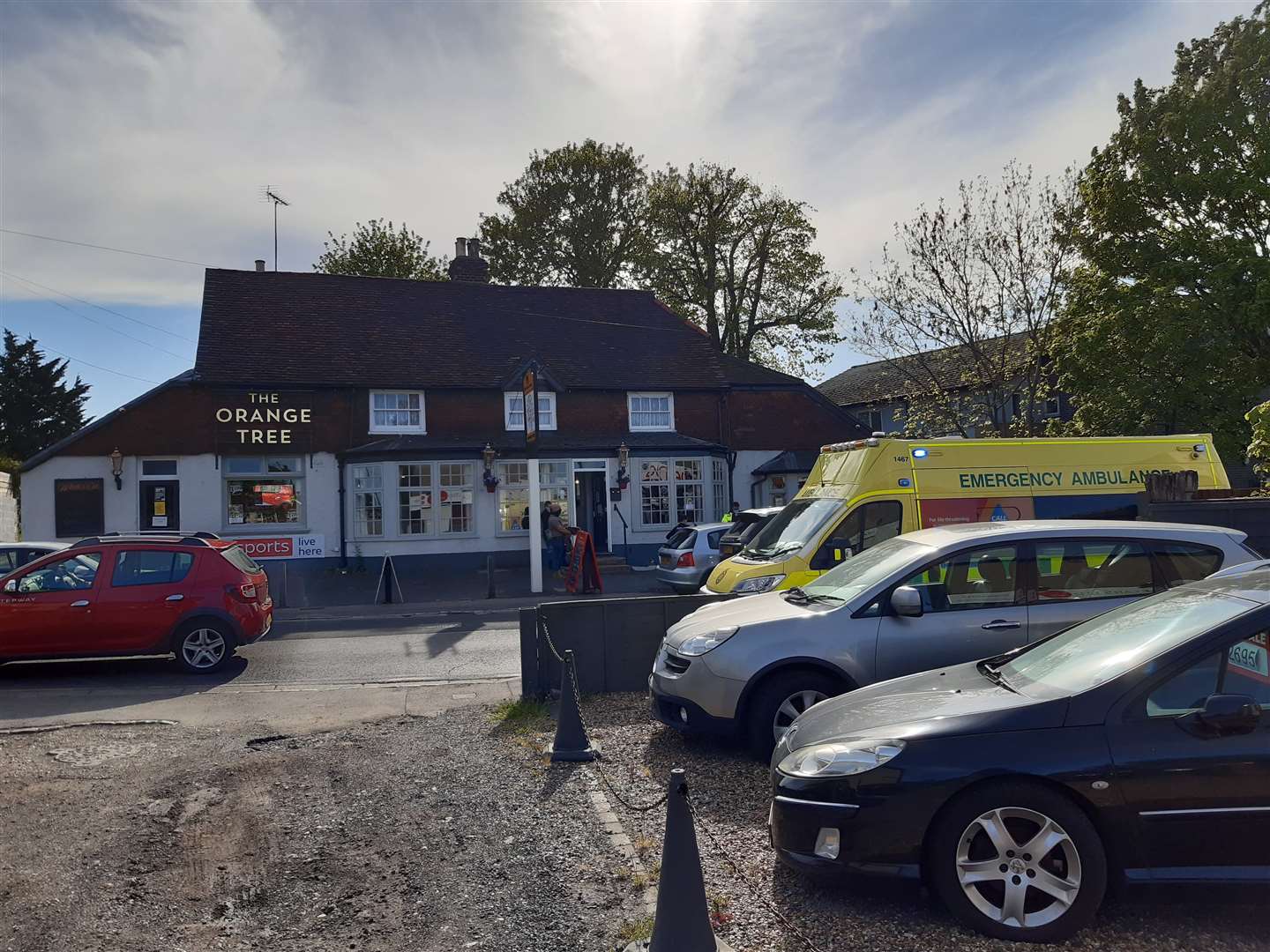 Police and paramedics were called to an incident outside the Orange Tree pub in Dartford (47077055)