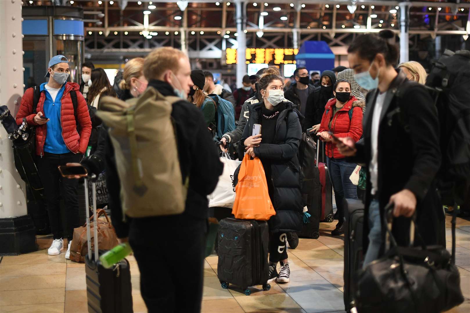 Passengers at Paddington Station as people sought to flee London (Stefan Rousseau/PA)
