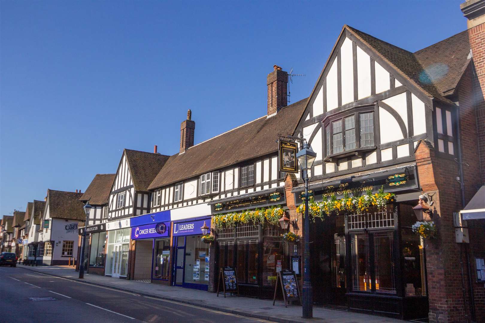 Shipwright has been at Wetherspoon's The Sennockian, in Sevenoaks, before launching his vicious attack