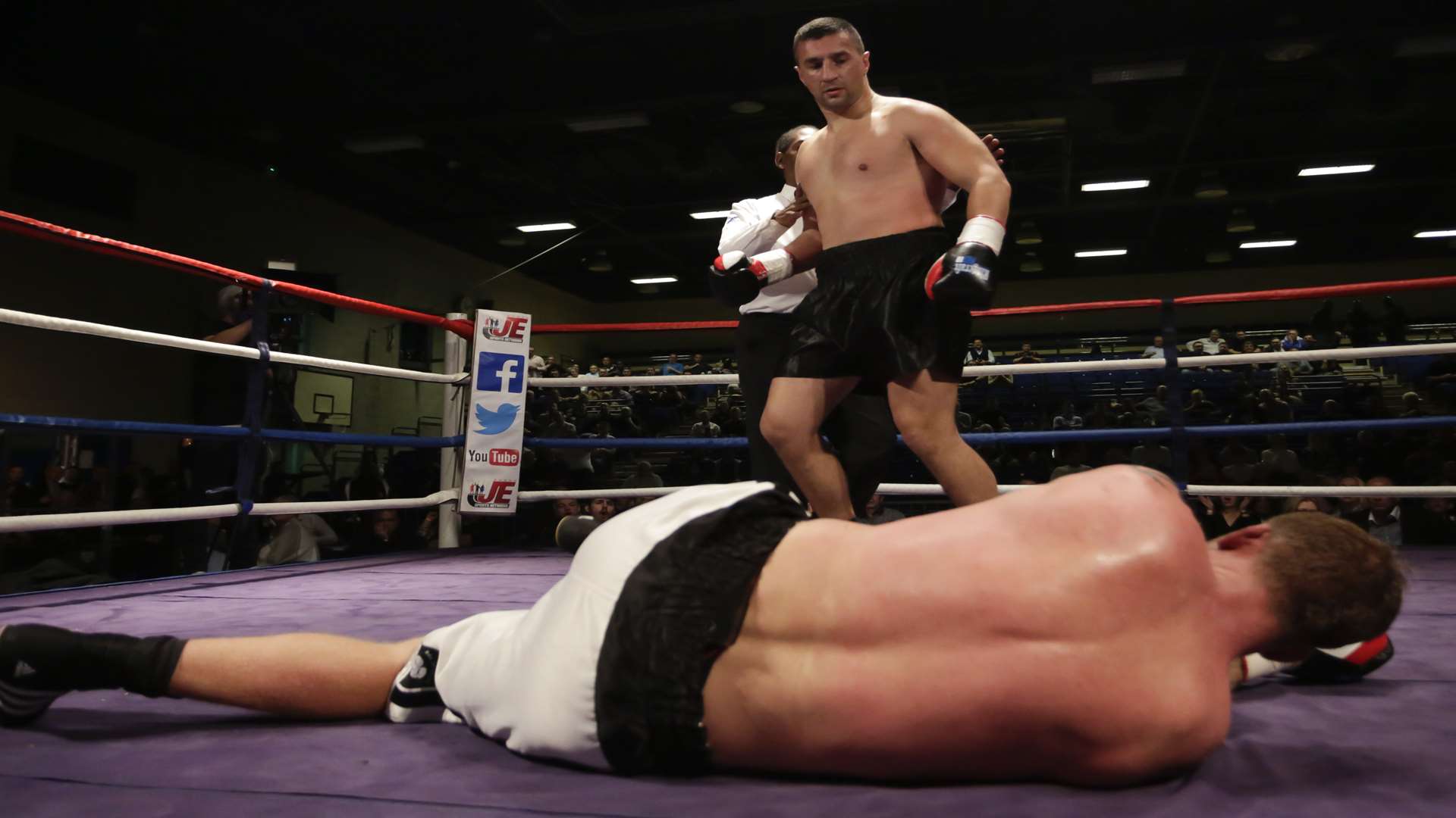 Tom Dallas was caught out on his return to the ring after a promising start against Igor Mihaljevic Picture: Countrywide Photographic