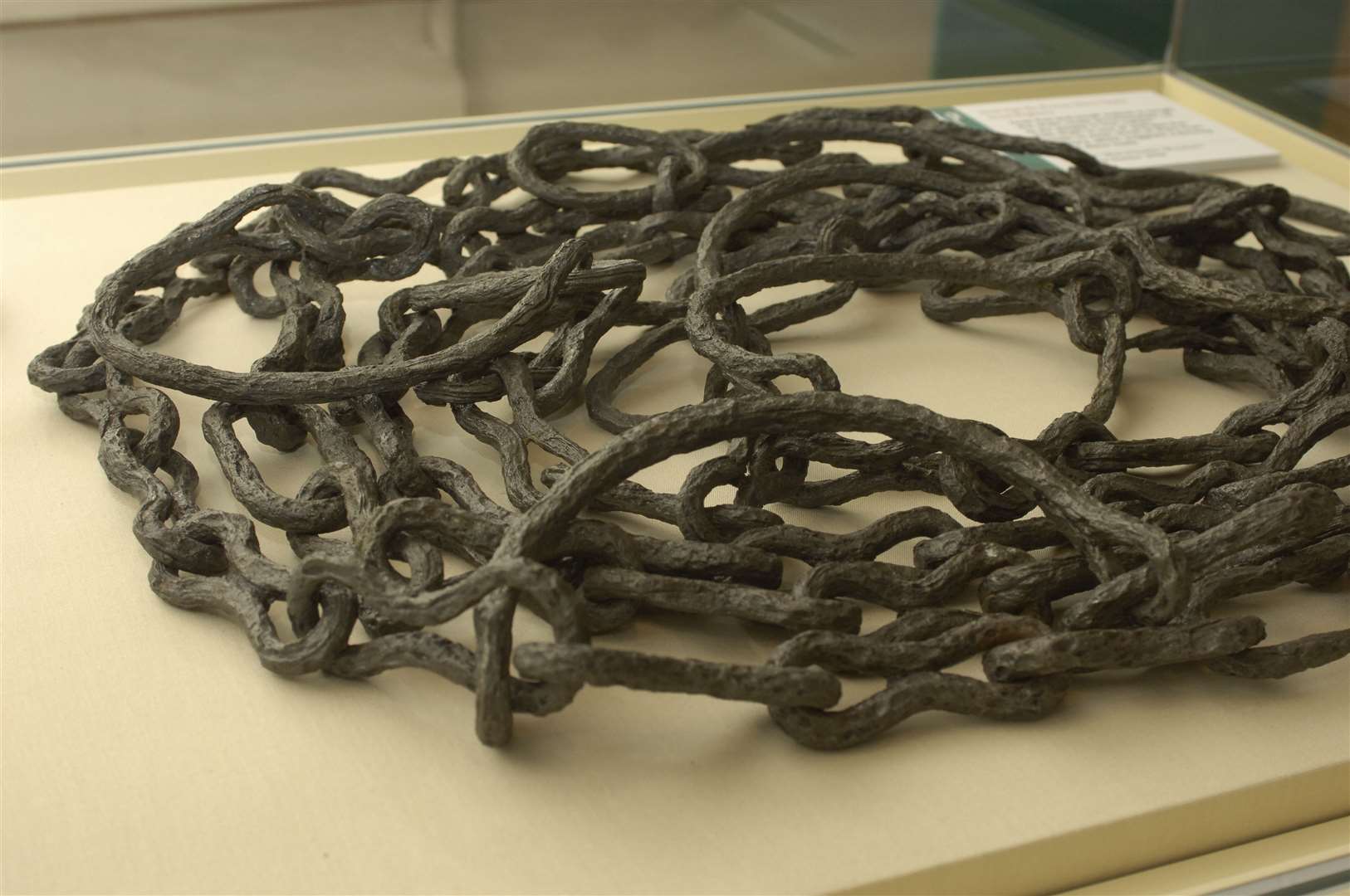 Six-person slave-chain