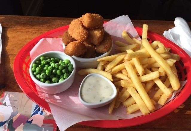 Mrs SD’s scampi, chips and peas took her back in time when they arrived in a red plastic basket – she hadn’t had a meal served this way for many years