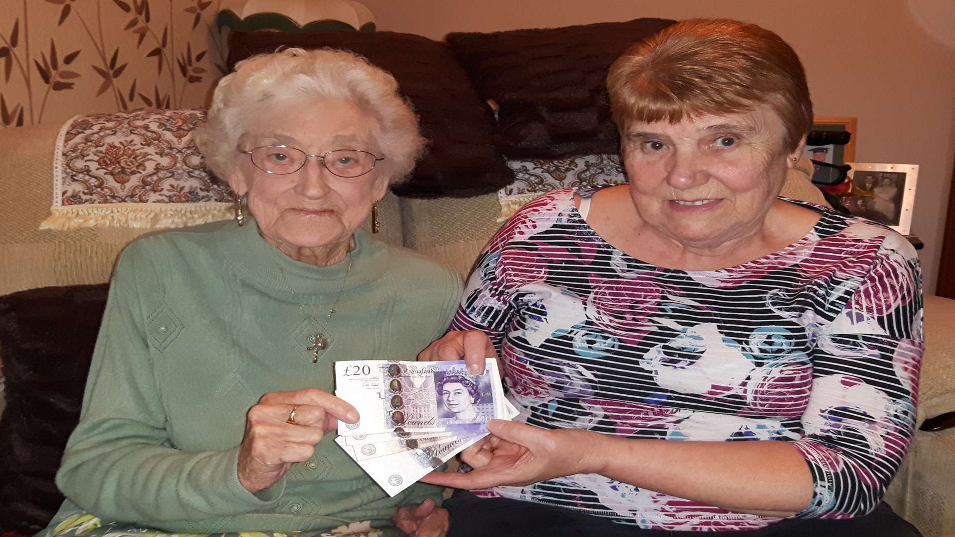 Margaret Philpott receives £100 from Margaret Edwards of Deal Icebreakers