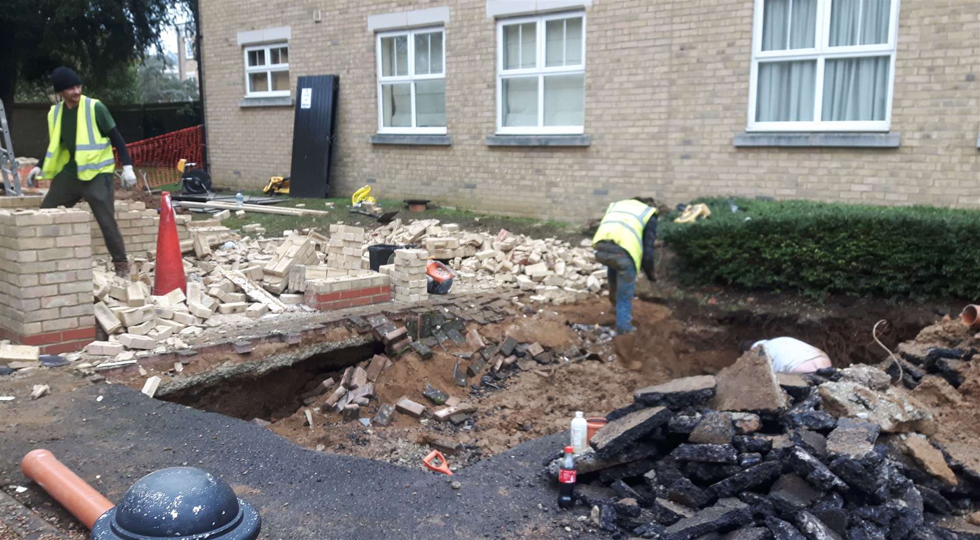 In November 2020, a hole appeared near a housing estate in Angelica Square, near Hermitage Lane, in Barming
