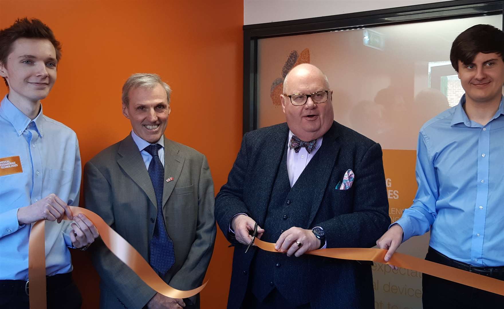 Eric Pickles opens MET's new laboratories with staff and managing director Mark Turner (8304341)