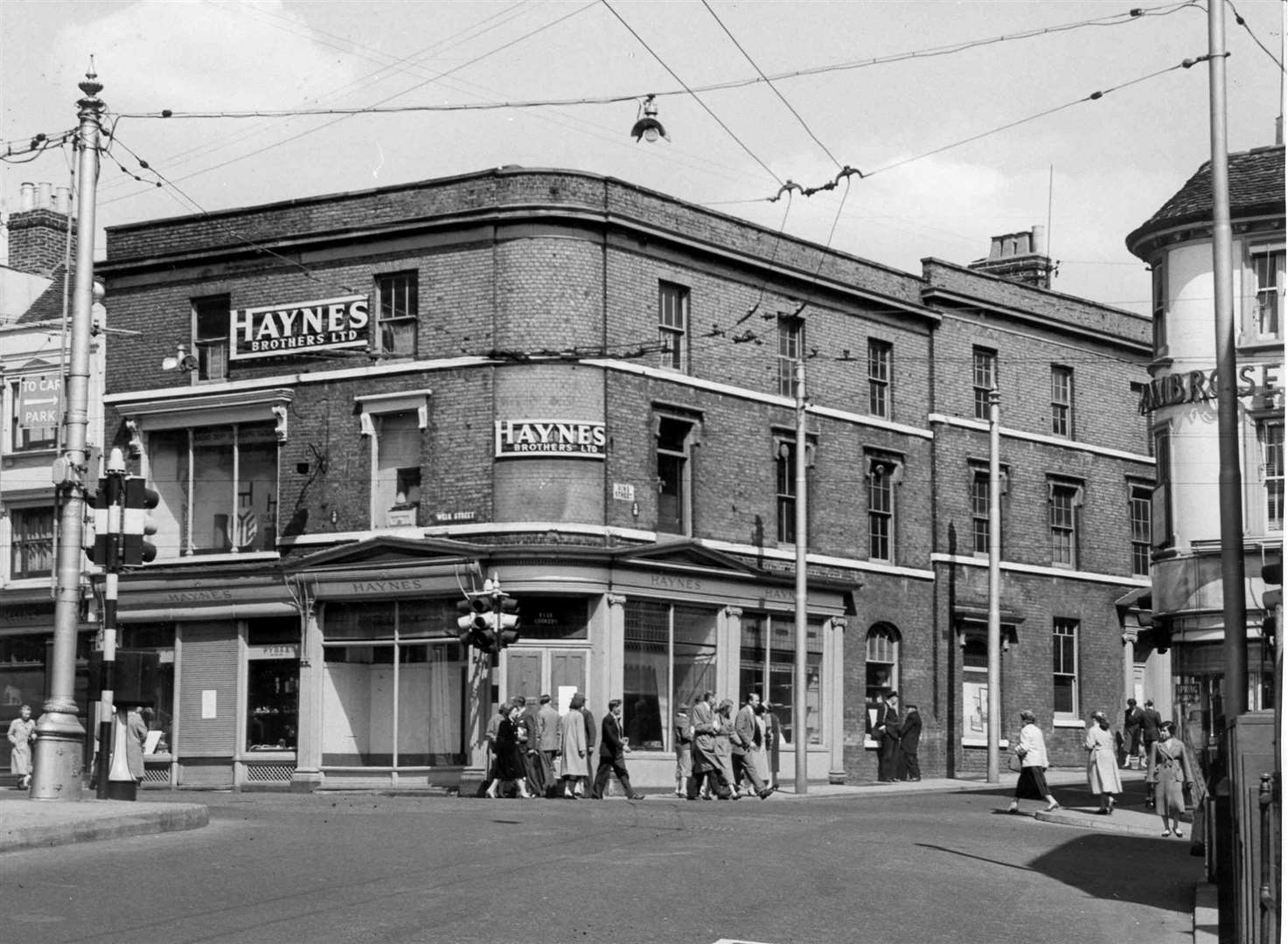 The Haynes Brothers premises was the key feature of the Week Street-King Street-Gabriels Hill-High Street junction in Maidstone in 1959