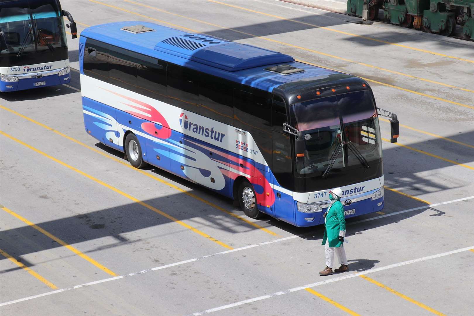 A passengers in protective suit from the coronavirus cruise ship Braemar heads for buses at Cuna to take them to the airport. Picture: Tony Crowder (31961115)