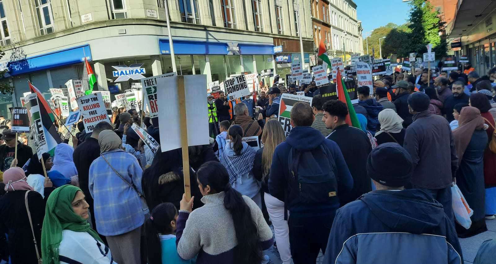 Hundreds converge on Chatham to demonstrate solidarity for Palestine