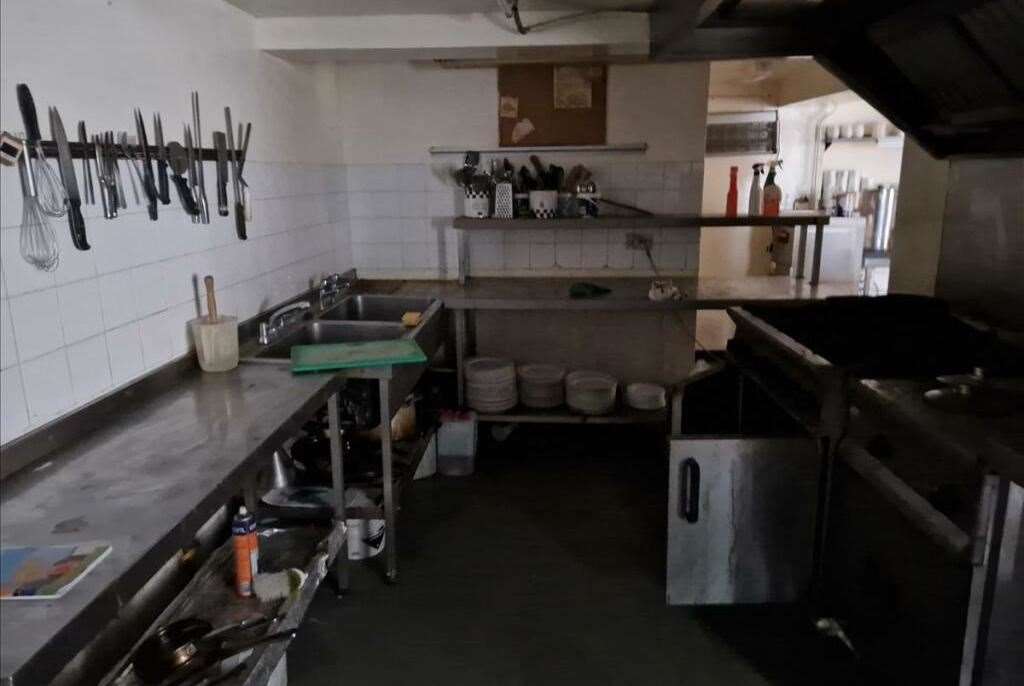The kitchen at The Harrow Inn, Lenham. Picture: Rightmove/Whozoo