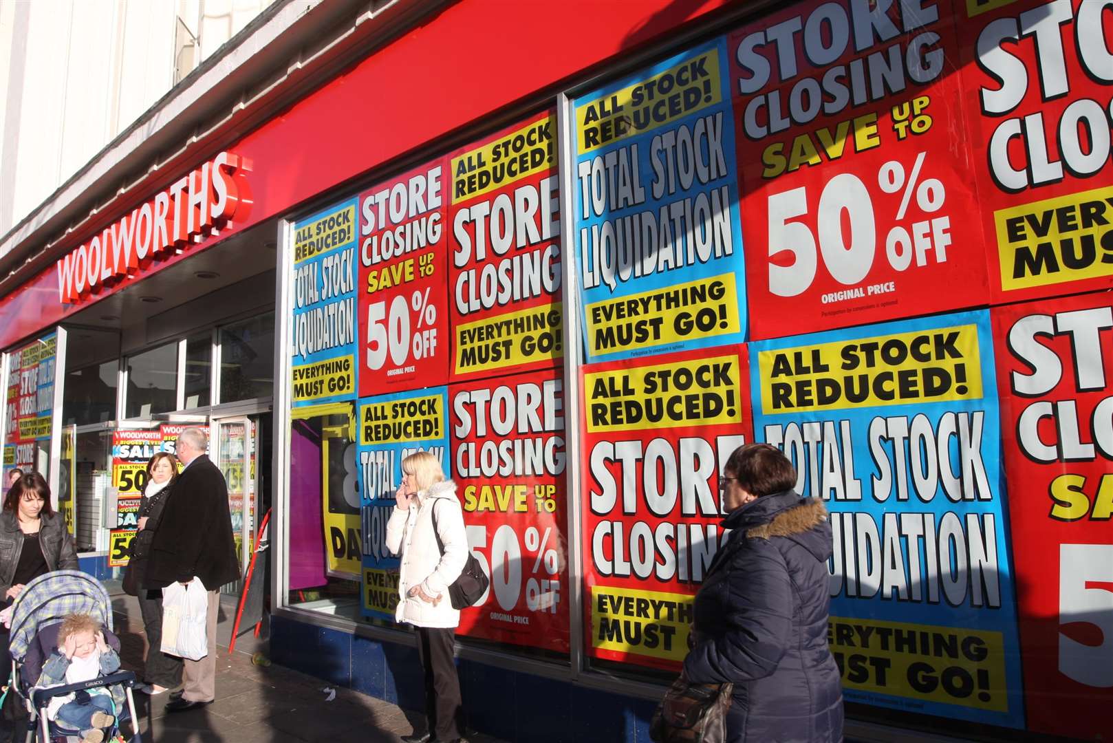 Woolworths in Week Street during its closing down sales. Picture: John Westhrop (6297611)
