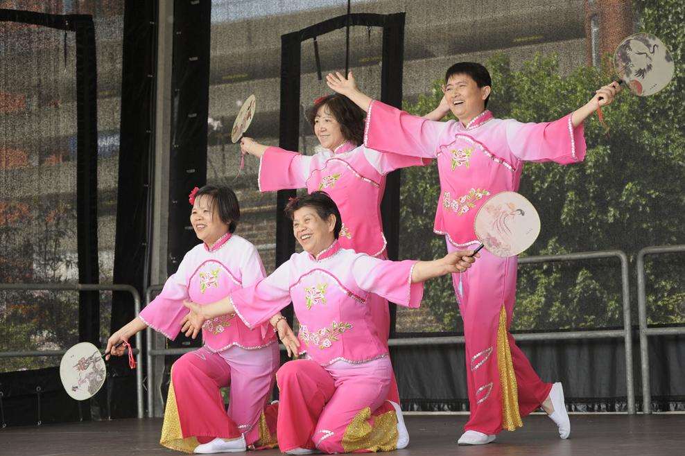 Ying Tao Chinese dancing group