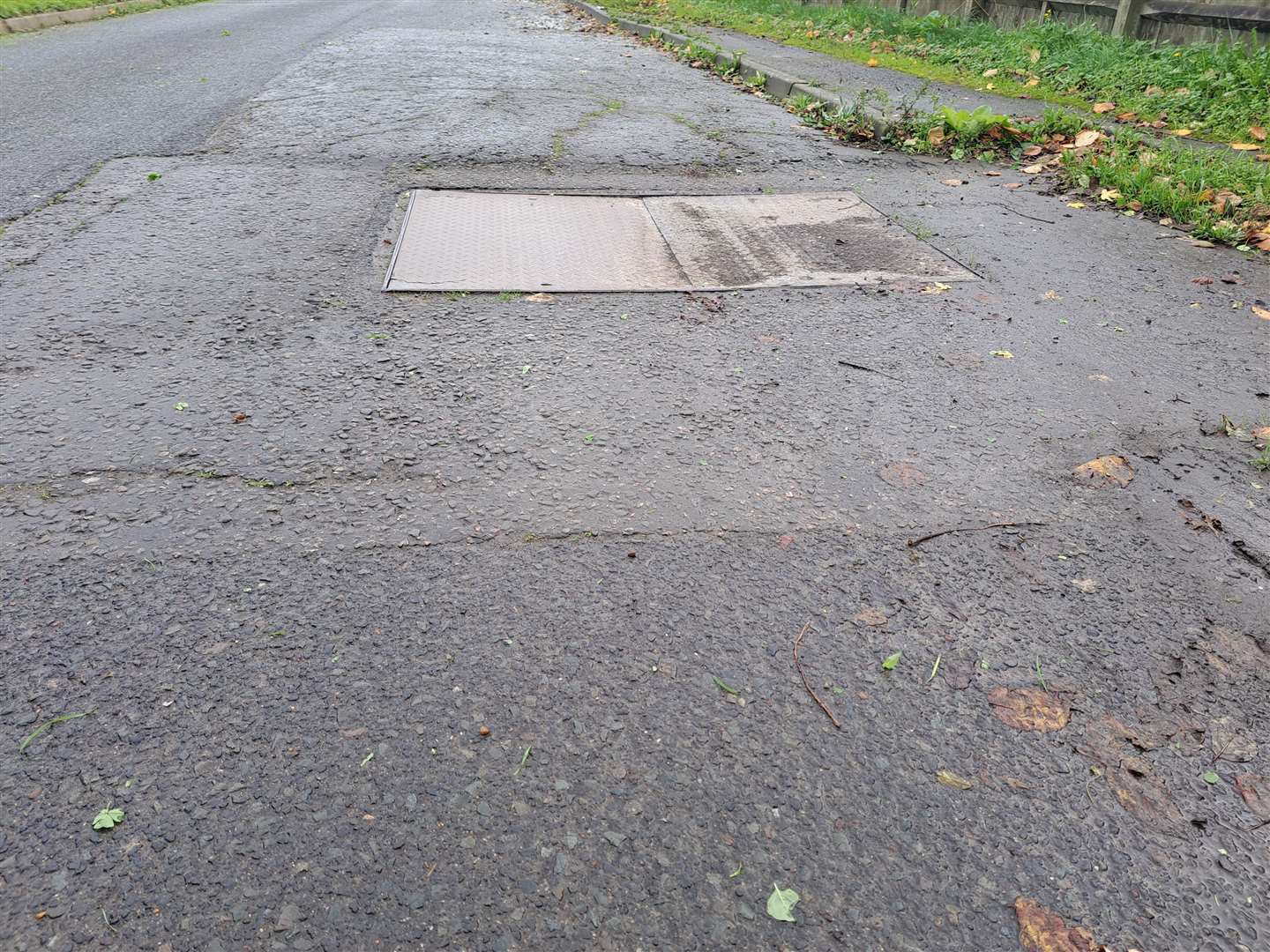 The uneven road surface in Park Pale, Shorne