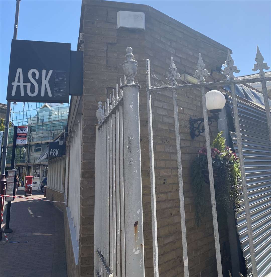 A wall at Ask Italian in Tunbridge Wells has collapsed (40083248)