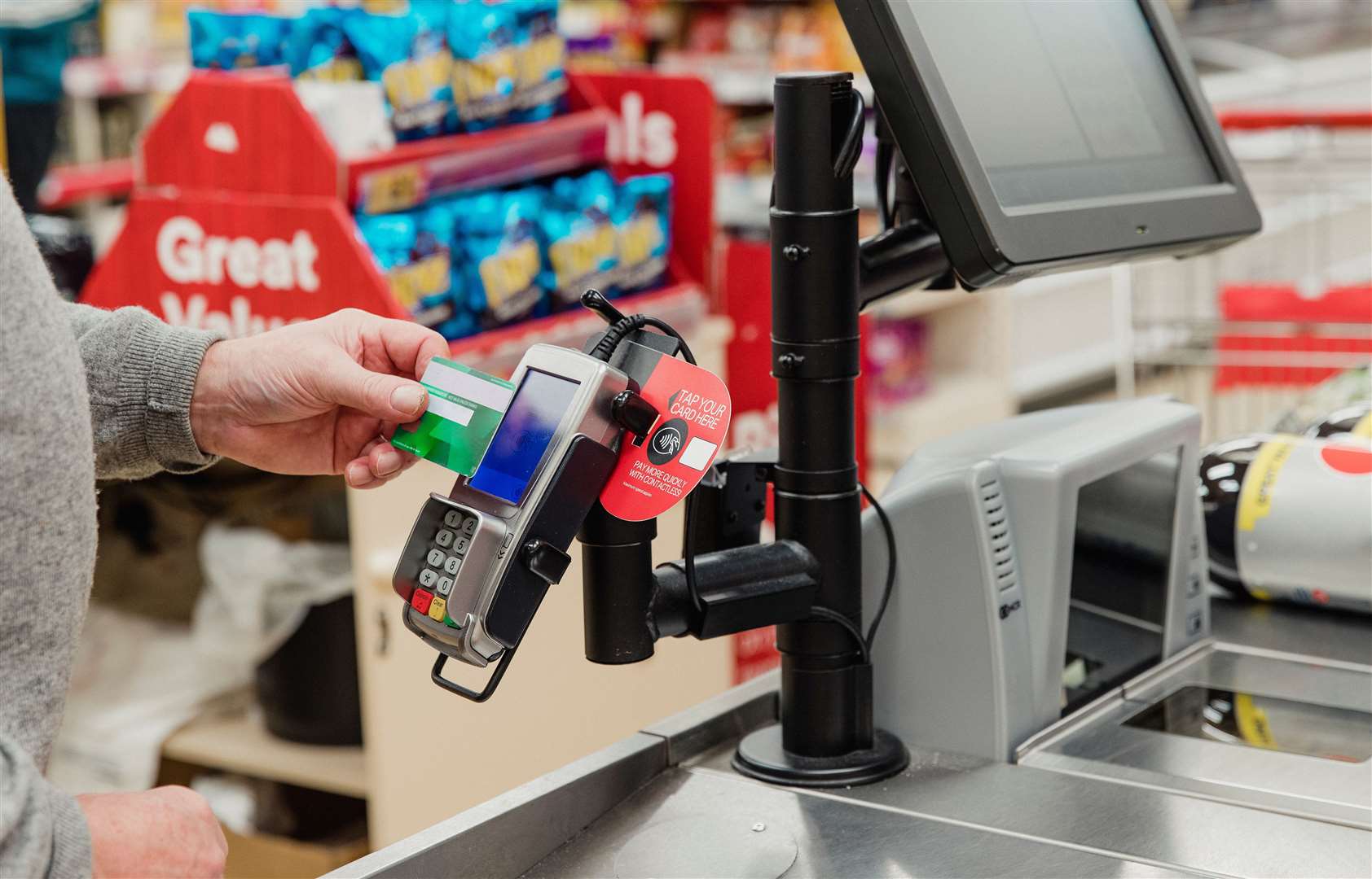 If self-checkouts are problematic for stores introduce more cashiers. Image: iStock.