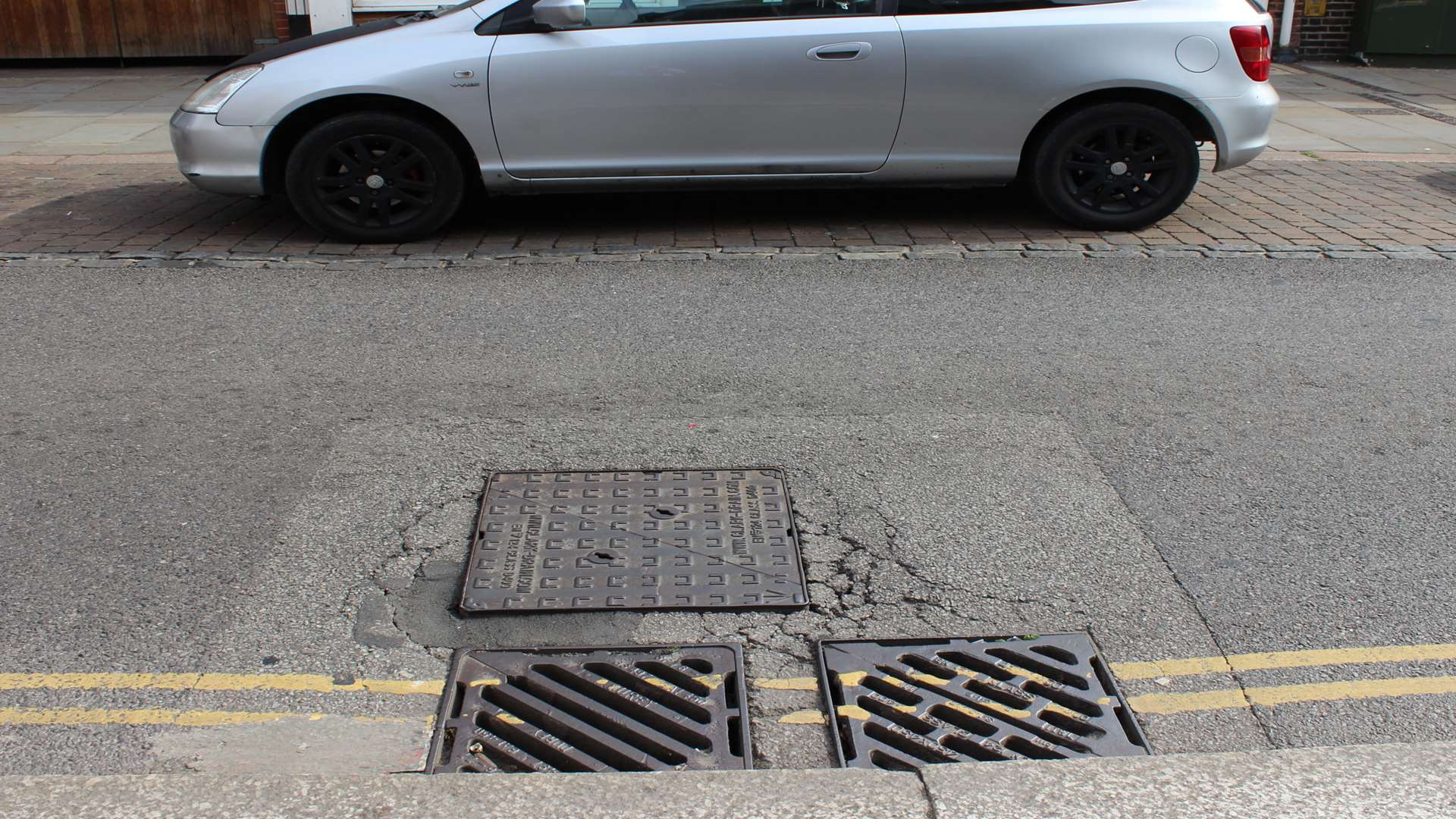 Drain outside the former Store Twenty One premises moves when cars and buses pass over it.