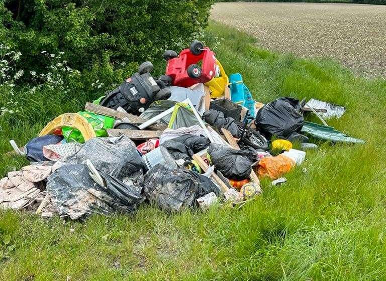 Flytipping on Kemsing Road between Wrotham and Fen Pond Road